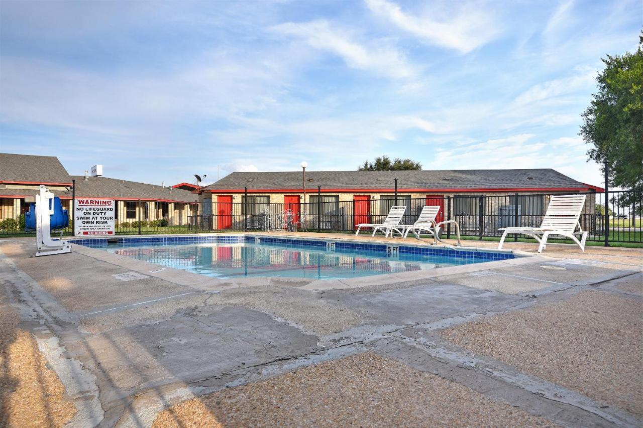 Americas Best Value Inn Lockhart Tx Экстерьер фото
